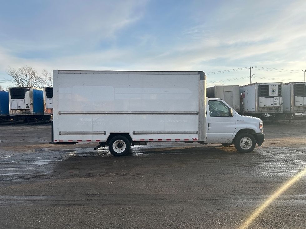 Light Duty Box Truck-Light and Medium Duty Trucks-Ford-2022-E350-Londonderry-NH-101,376\n\t\tmiles-$ 29,000 - Image 15