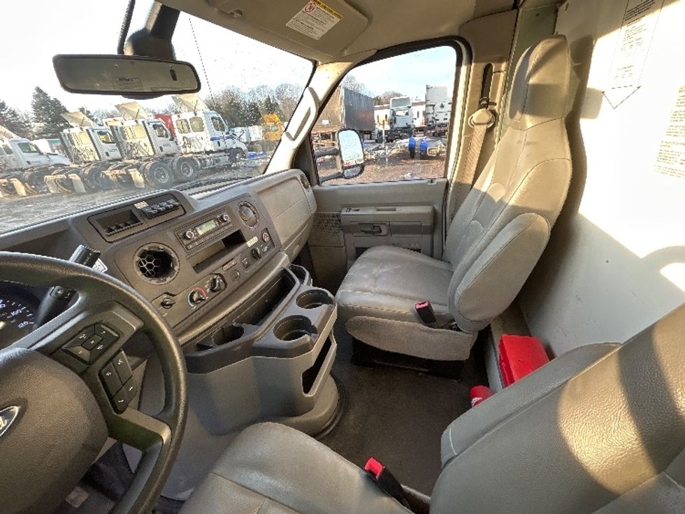 Light Duty Box Truck-Light and Medium Duty Trucks-Ford-2022-E350-Londonderry-NH-101,376\n\t\tmiles-$ 29,000 - Image 19