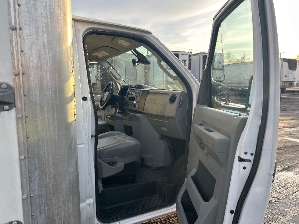 Light Duty Box Truck-Light and Medium Duty Trucks-Ford-2022-E350-Londonderry-NH-101,376\n\t\tmiles-$ 29,000 - Image 20