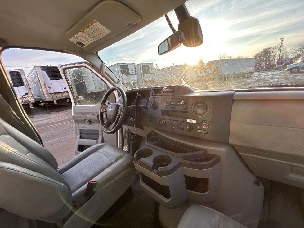 Light Duty Box Truck-Light and Medium Duty Trucks-Ford-2022-E350-Londonderry-NH-101,376\n\t\tmiles-$ 29,000 - Image 22