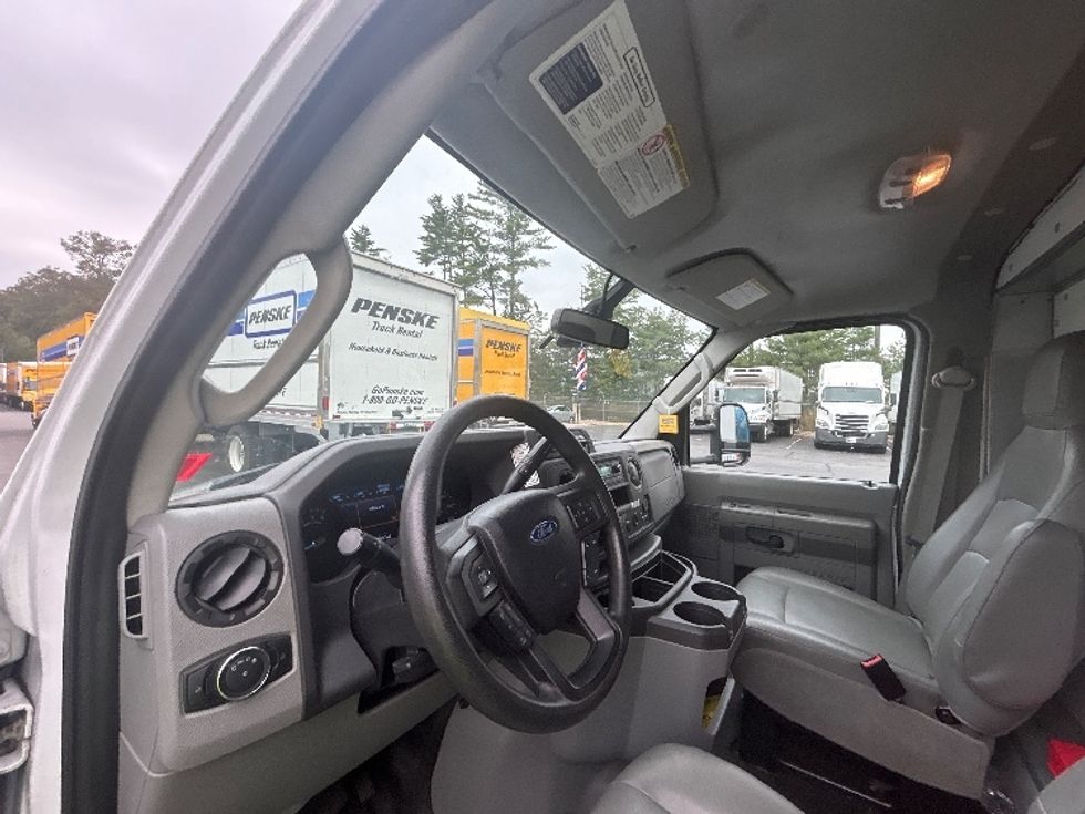 Light Duty Box Truck-Light and Medium Duty Trucks-Ford-2022-E350-Londonderry-NH-105,695\n\t\tmiles-$ 27,750 - Image 17