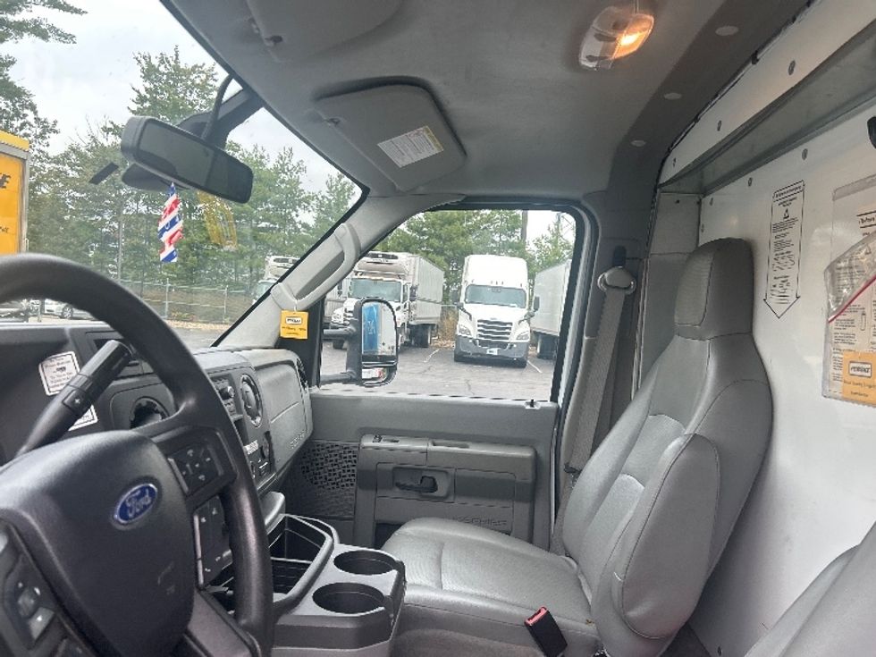 Light Duty Box Truck-Light and Medium Duty Trucks-Ford-2022-E350-Londonderry-NH-105,695\n\t\tmiles-$ 27,750 - Image 19