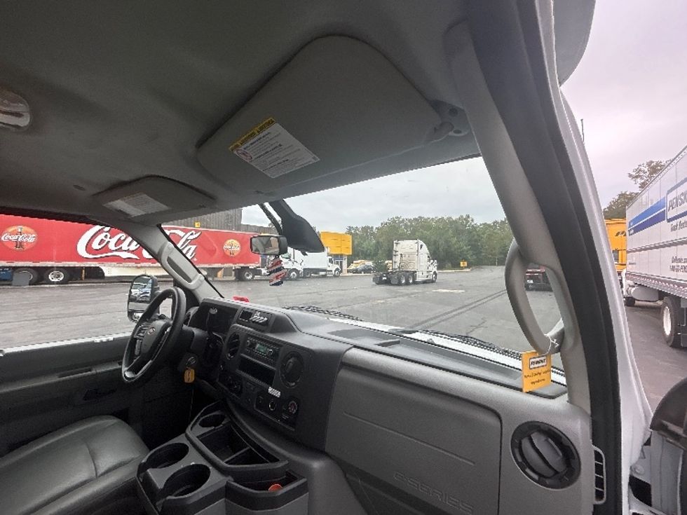 Light Duty Box Truck-Light and Medium Duty Trucks-Ford-2022-E350-Londonderry-NH-105,695\n\t\tmiles-$ 27,750 - Image 21