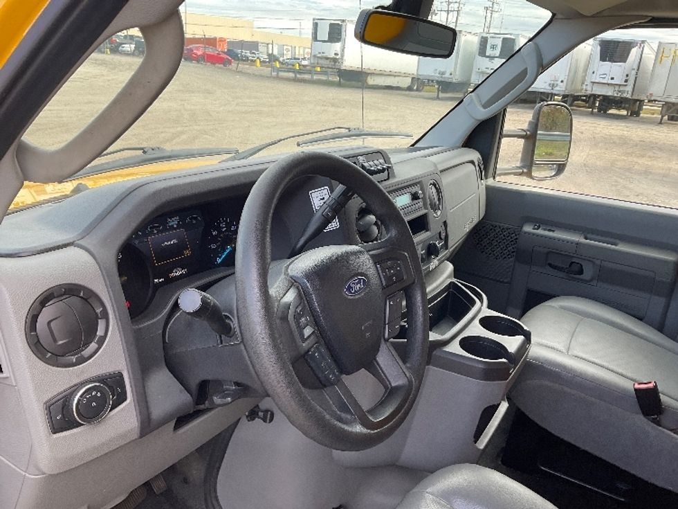 Light Duty Box Truck-Light and Medium Duty Trucks-Ford-2022-E350-Londonderry-NH-123,589\n\t\tmiles-$ 23,000 - Image 17