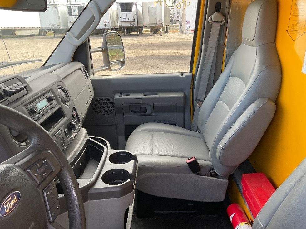 Light Duty Box Truck-Light and Medium Duty Trucks-Ford-2022-E350-Londonderry-NH-123,589\n\t\tmiles-$ 23,000 - Image 19