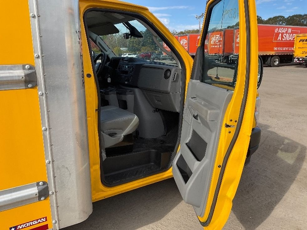 Light Duty Box Truck-Light and Medium Duty Trucks-Ford-2022-E350-Londonderry-NH-123,589\n\t\tmiles-$ 23,000 - Image 20