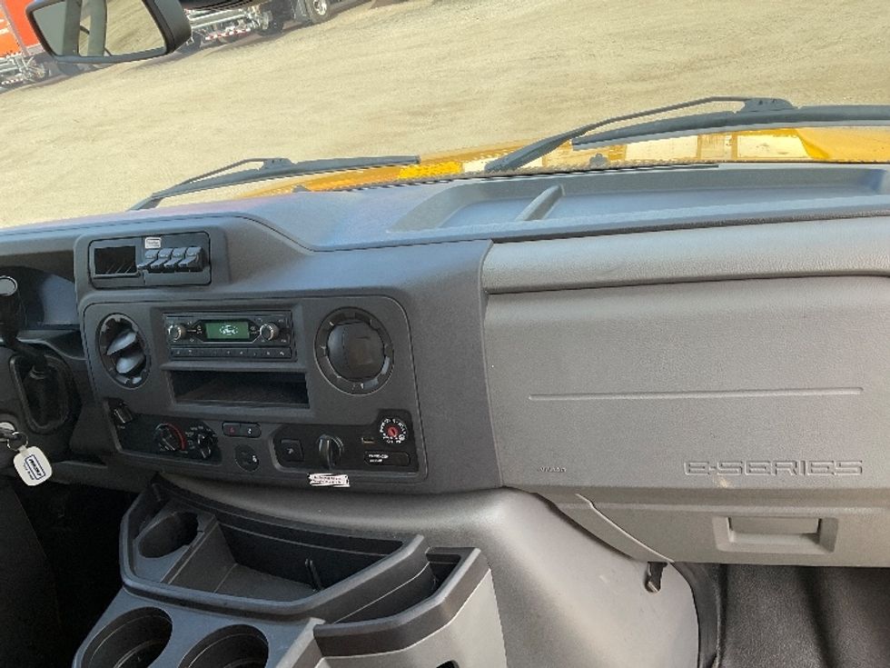 Light Duty Box Truck-Light and Medium Duty Trucks-Ford-2022-E350-Londonderry-NH-123,589\n\t\tmiles-$ 23,000 - Image 21