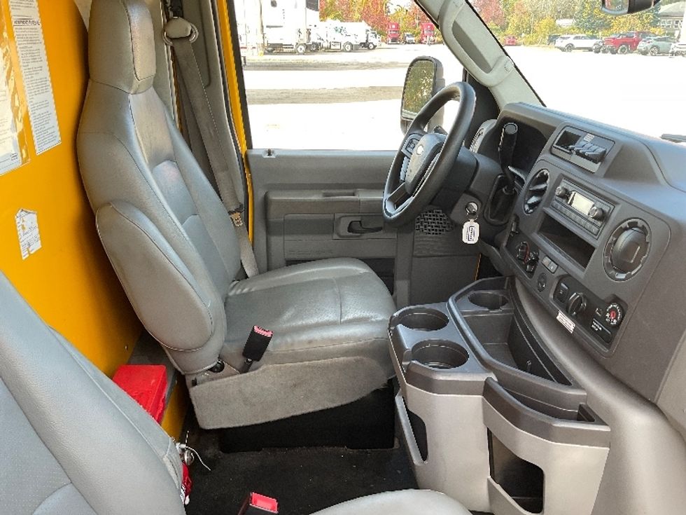 Light Duty Box Truck-Light and Medium Duty Trucks-Ford-2022-E350-Londonderry-NH-123,589\n\t\tmiles-$ 23,000 - Image 22