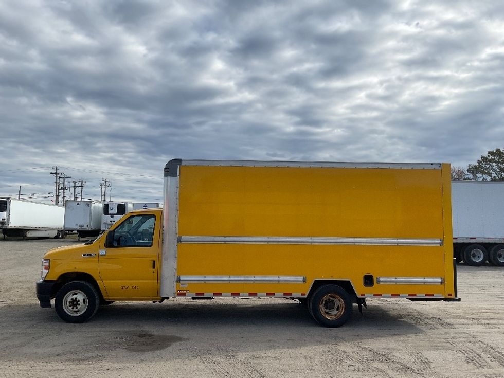 Light Duty Box Truck-Light and Medium Duty Trucks-Ford-2022-E350-Londonderry-NH-123,589\n\t\tmiles-$ 23,000 - Image 4