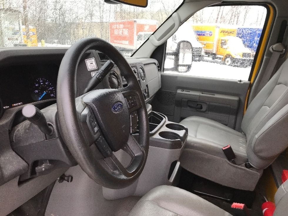 Light Duty Box Truck-Light and Medium Duty Trucks-Ford-2022-E350-Londonderry-NH-88,165\n\t\tmiles-$ 27,500 - Image 17