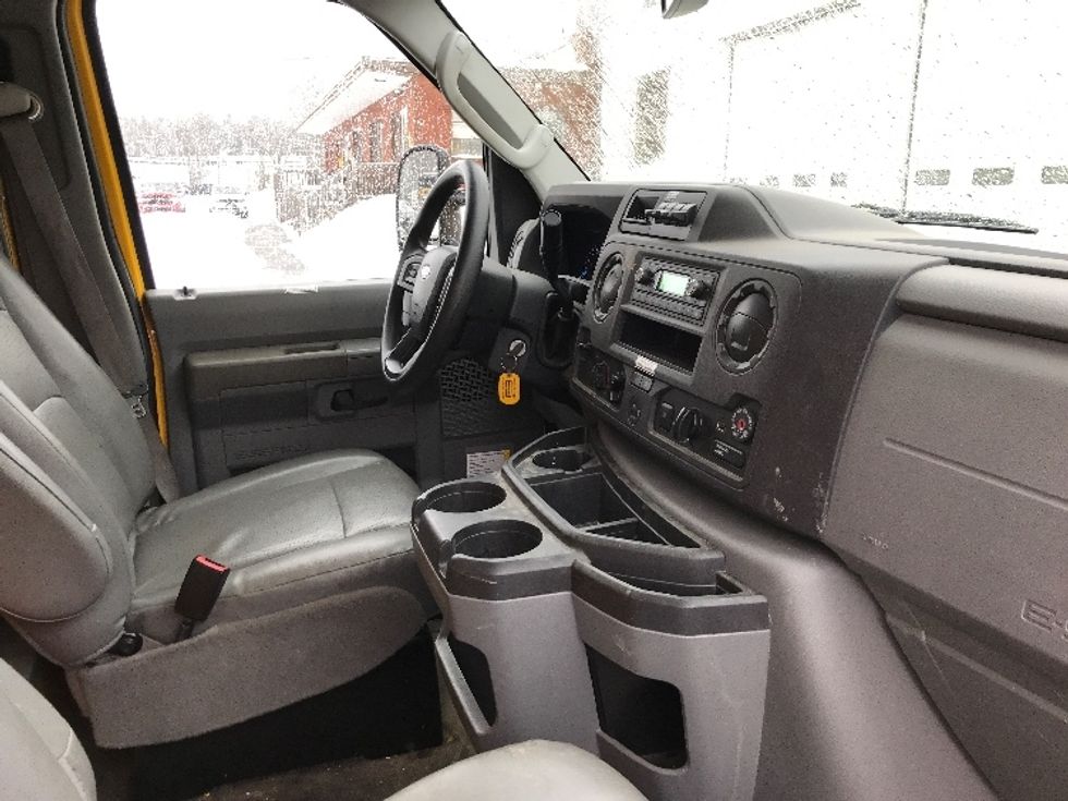 Light Duty Box Truck-Light and Medium Duty Trucks-Ford-2022-E350-Londonderry-NH-88,165\n\t\tmiles-$ 27,500 - Image 22