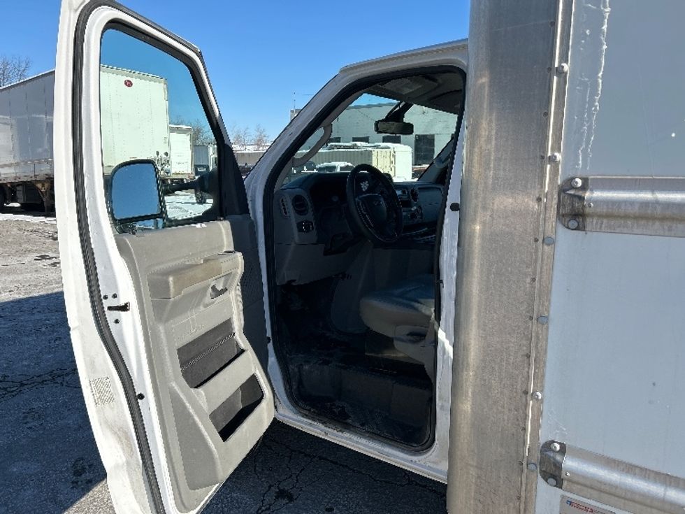 Light Duty Box Truck-Light and Medium Duty Trucks-Ford-2022-E350-Londonderry-NH-93,448\n\t\tmiles-$ 29,750 - Image 16