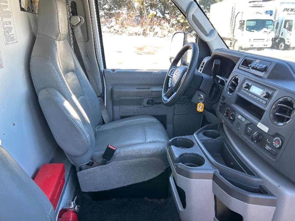 Light Duty Box Truck-Light and Medium Duty Trucks-Ford-2022-E350-Londonderry-NH-93,448\n\t\tmiles-$ 29,750 - Image 22