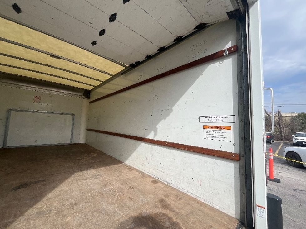 Light Duty Box Truck-Light and Medium Duty Trucks-Ford-2022-E350-Los Angeles-CA-103,771\n\t\tmiles-$ 31,500 - Image 12