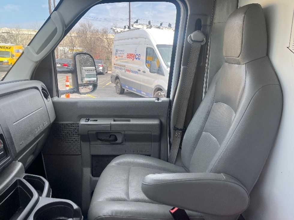 Light Duty Box Truck-Light and Medium Duty Trucks-Ford-2022-E350-Los Angeles-CA-103,771\n\t\tmiles-$ 31,500 - Image 19