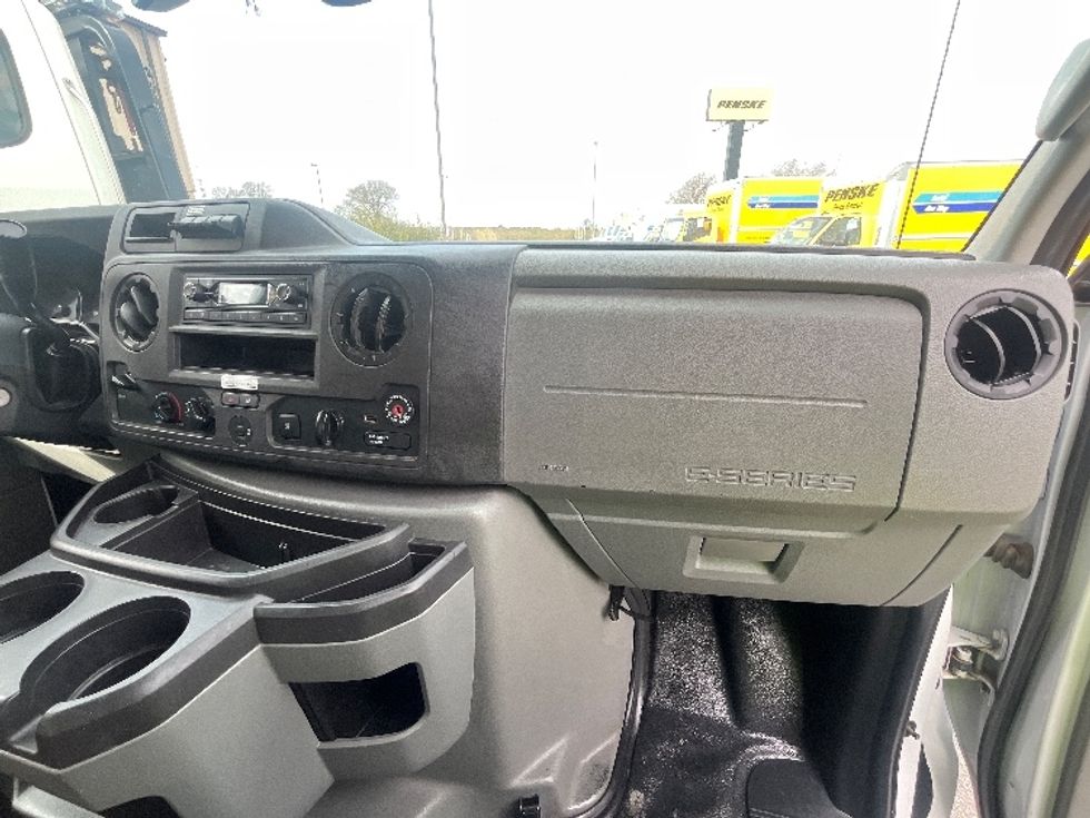 Light Duty Box Truck-Light and Medium Duty Trucks-Ford-2022-E350-Los Angeles-CA-103,771\n\t\tmiles-$ 31,500 - Image 21