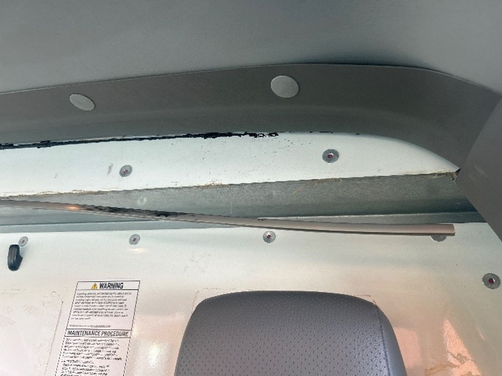 Light Duty Box Truck-Light and Medium Duty Trucks-Ford-2022-E350-Los Angeles-CA-103,771\n\t\tmiles-$ 31,500 - Image 27