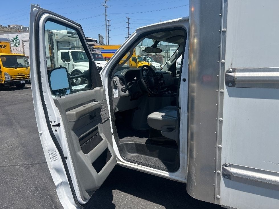 Light Duty Box Truck-Light and Medium Duty Trucks-Ford-2022-E350-Los Angeles-CA-75,727\n\t\tmiles-$ 32,750 - Image 16