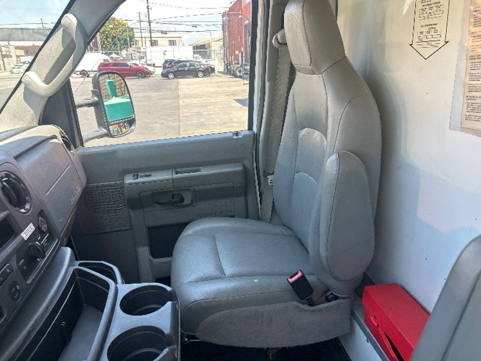 Light Duty Box Truck-Light and Medium Duty Trucks-Ford-2022-E350-Los Angeles-CA-75,727\n\t\tmiles-$ 32,750 - Image 19