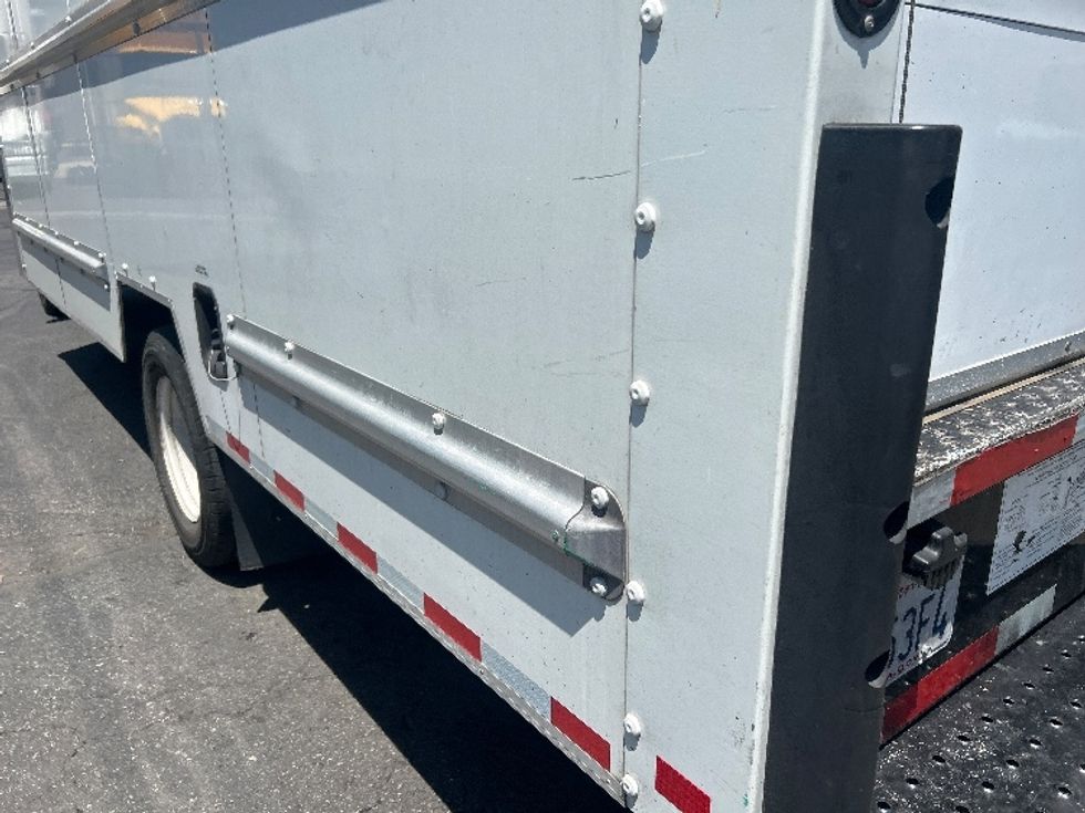Light Duty Box Truck-Light and Medium Duty Trucks-Ford-2022-E350-Los Angeles-CA-75,727\n\t\tmiles-$ 32,750 - Image 28