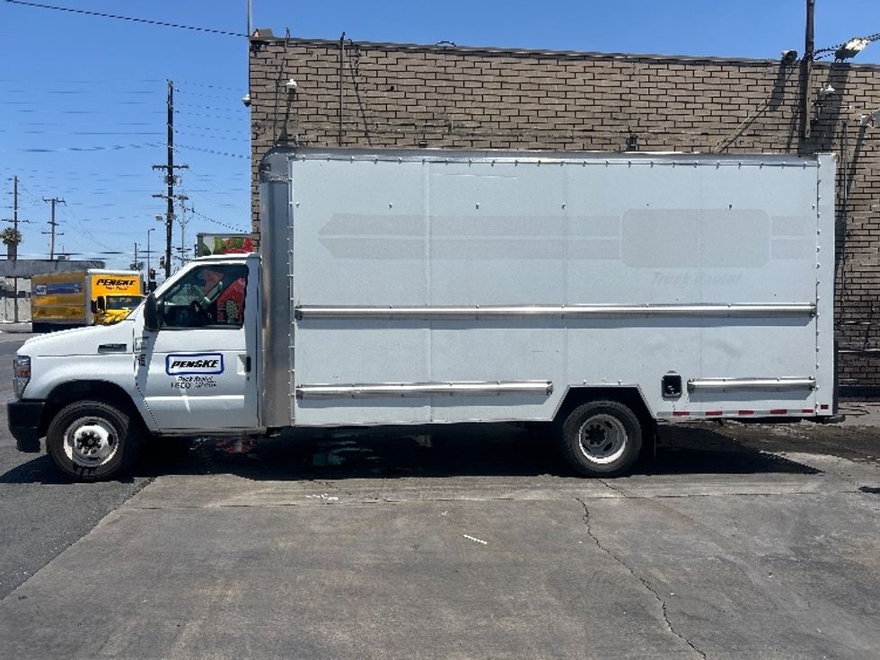 Light Duty Box Truck-Light and Medium Duty Trucks-Ford-2022-E350-Los Angeles-CA-75,727\n\t\tmiles-$ 32,750 - Image 4