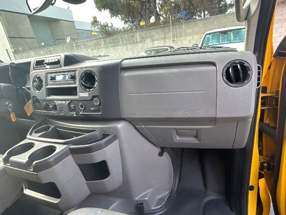 Light Duty Box Truck-Light and Medium Duty Trucks-Ford-2022-E350-Los Angeles-CA-91,877\n\t\tmiles-$ 29,000 - Image 18