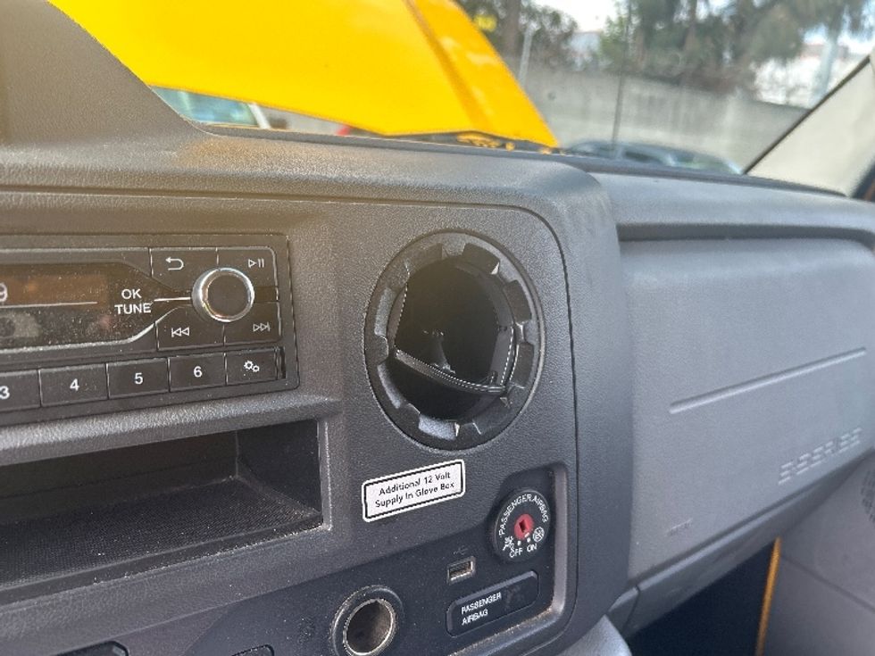 Light Duty Box Truck-Light and Medium Duty Trucks-Ford-2022-E350-Los Angeles-CA-91,877\n\t\tmiles-$ 29,000 - Image 23