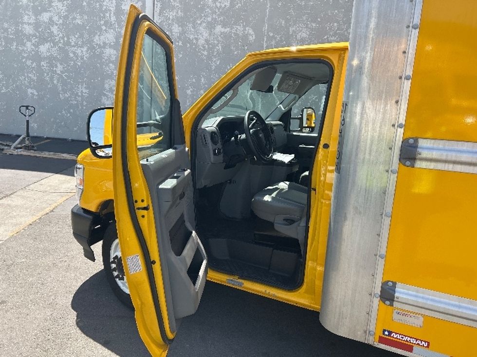 Light Duty Box Truck-Light and Medium Duty Trucks-Ford-2022-E350-Los Angeles-CA-93,046\n\t\tmiles-$ 30,000 - Image 13