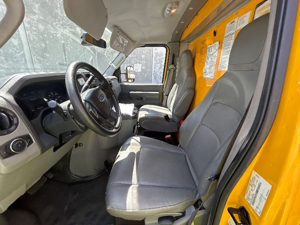 Light Duty Box Truck-Light and Medium Duty Trucks-Ford-2022-E350-Los Angeles-CA-93,046\n\t\tmiles-$ 30,000 - Image 16