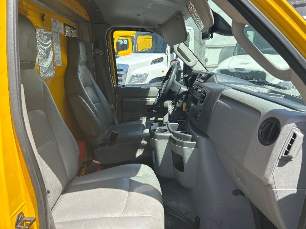 Light Duty Box Truck-Light and Medium Duty Trucks-Ford-2022-E350-Los Angeles-CA-93,046\n\t\tmiles-$ 30,000 - Image 19