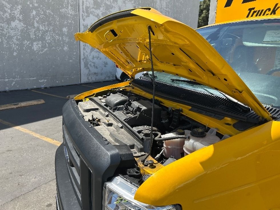 Light Duty Box Truck-Light and Medium Duty Trucks-Ford-2022-E350-Los Angeles-CA-93,046\n\t\tmiles-$ 30,000 - Image 21