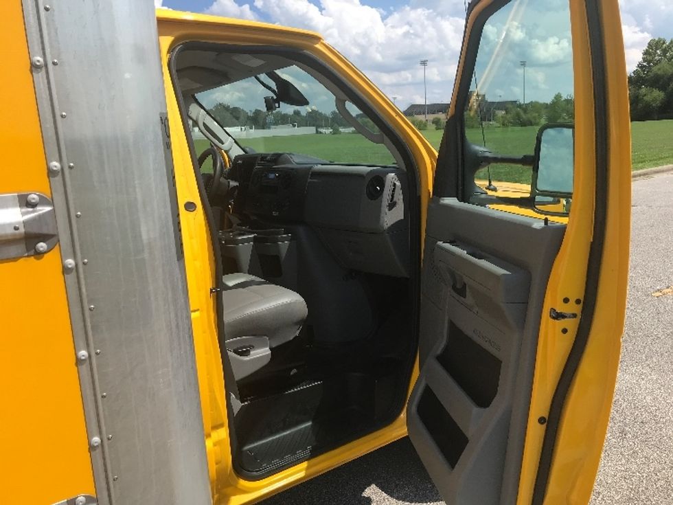 Light Duty Box Truck-Light and Medium Duty Trucks-Ford-2022-E350-Louisville-KY-102,266\n\t\tmiles-$ 24,750 - Image 20