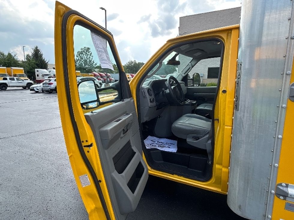 Light Duty Box Truck-Light and Medium Duty Trucks-Ford-2022-E350-Louisville-KY-102,705\n\t\tmiles-$ 24,750 - Image 16