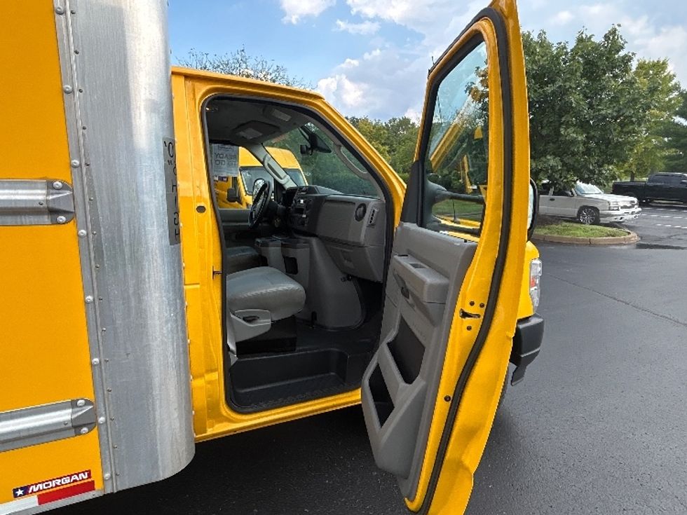 Light Duty Box Truck-Light and Medium Duty Trucks-Ford-2022-E350-Louisville-KY-102,705\n\t\tmiles-$ 24,750 - Image 20
