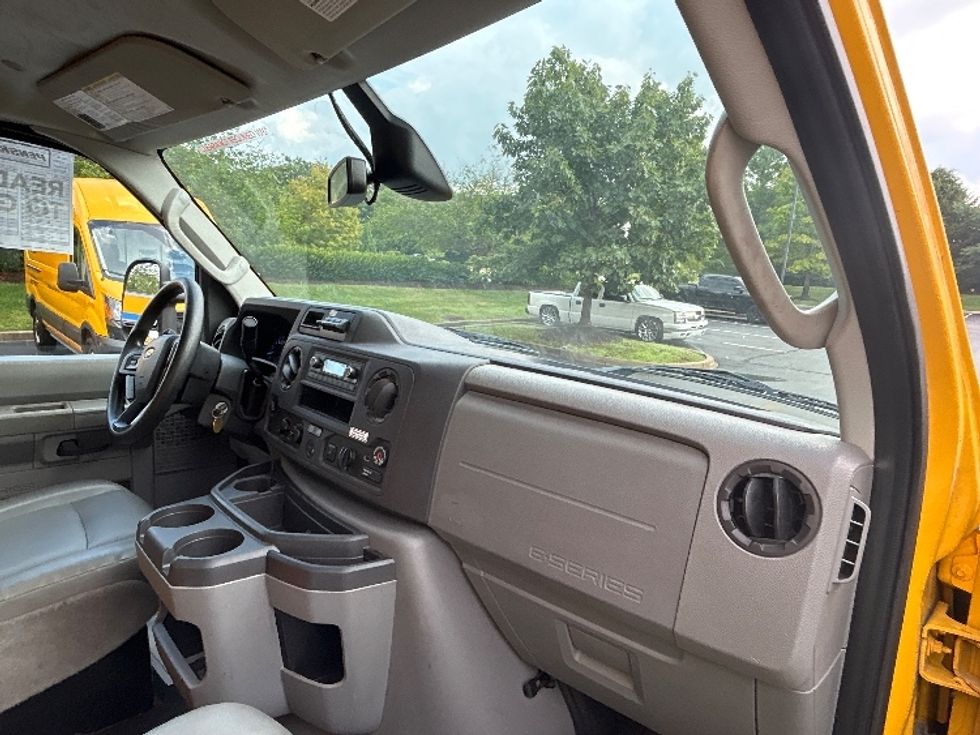 Light Duty Box Truck-Light and Medium Duty Trucks-Ford-2022-E350-Louisville-KY-102,705\n\t\tmiles-$ 24,750 - Image 21