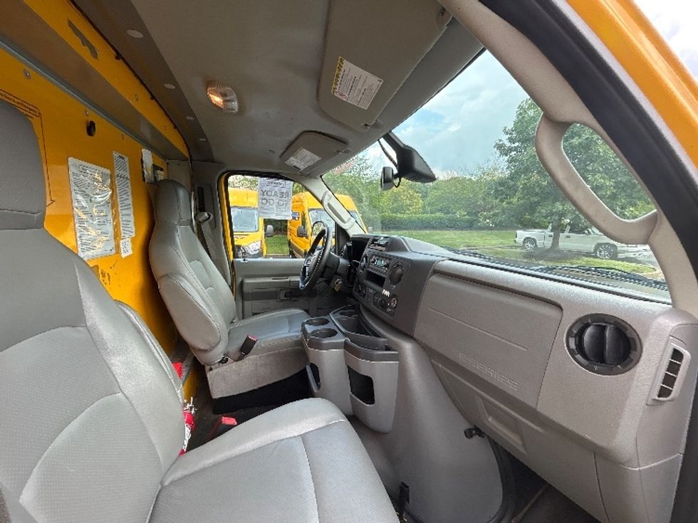 Light Duty Box Truck-Light and Medium Duty Trucks-Ford-2022-E350-Louisville-KY-102,705\n\t\tmiles-$ 24,750 - Image 22