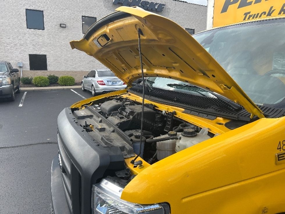 Light Duty Box Truck-Light and Medium Duty Trucks-Ford-2022-E350-Louisville-KY-102,705\n\t\tmiles-$ 24,750 - Image 24