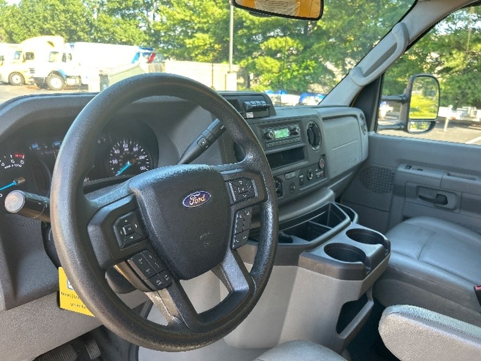 Light Duty Box Truck-Light and Medium Duty Trucks-Ford-2022-E350-Louisville-KY-103,689\n\t\tmiles-$ 26,500 - Image 17