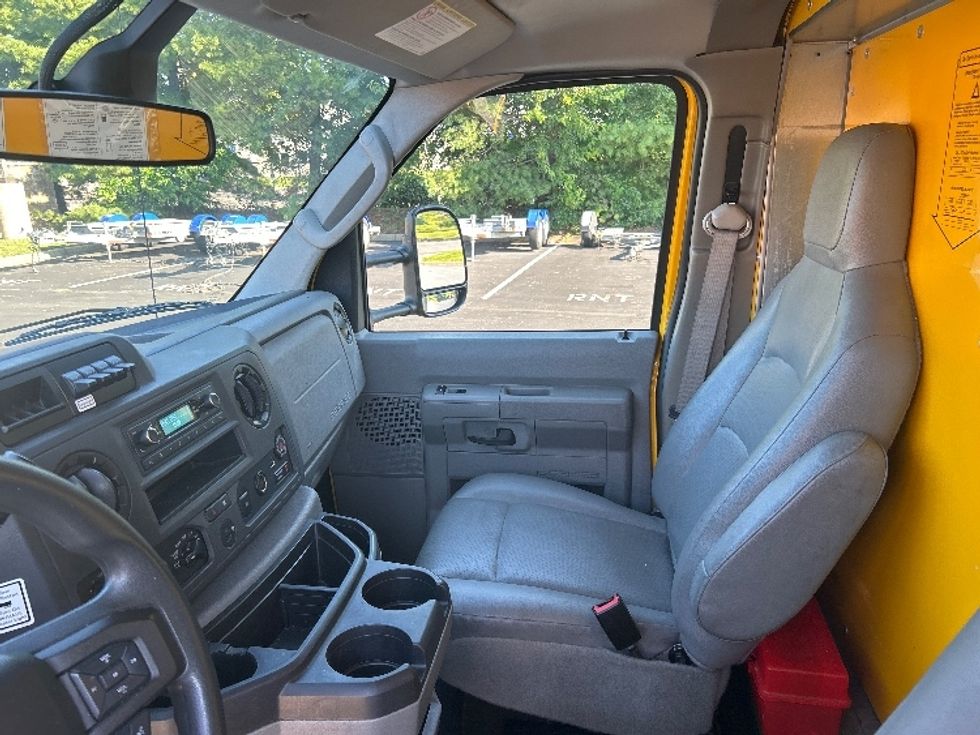 Light Duty Box Truck-Light and Medium Duty Trucks-Ford-2022-E350-Louisville-KY-103,689\n\t\tmiles-$ 26,500 - Image 19