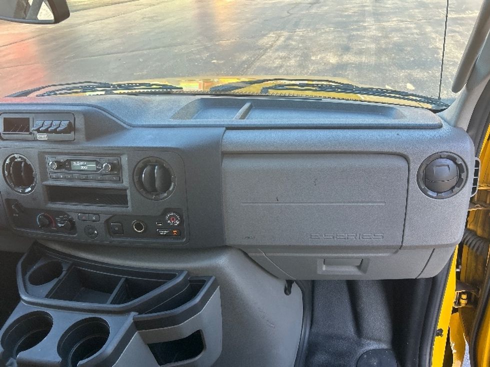 Light Duty Box Truck-Light and Medium Duty Trucks-Ford-2022-E350-Louisville-KY-103,689\n\t\tmiles-$ 26,500 - Image 21