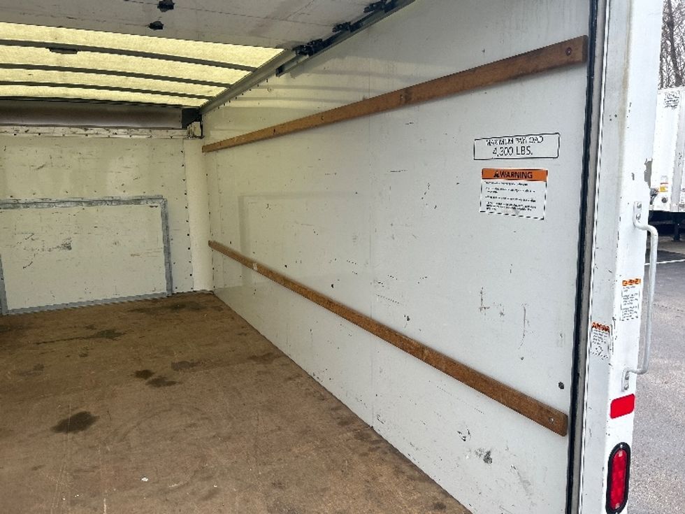 Light Duty Box Truck-Light and Medium Duty Trucks-Ford-2022-E350-Louisville-KY-110,813\n\t\tmiles-$ 27,750 - Image 12