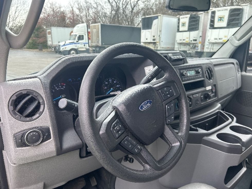 Light Duty Box Truck-Light and Medium Duty Trucks-Ford-2022-E350-Louisville-KY-110,813\n\t\tmiles-$ 27,750 - Image 17