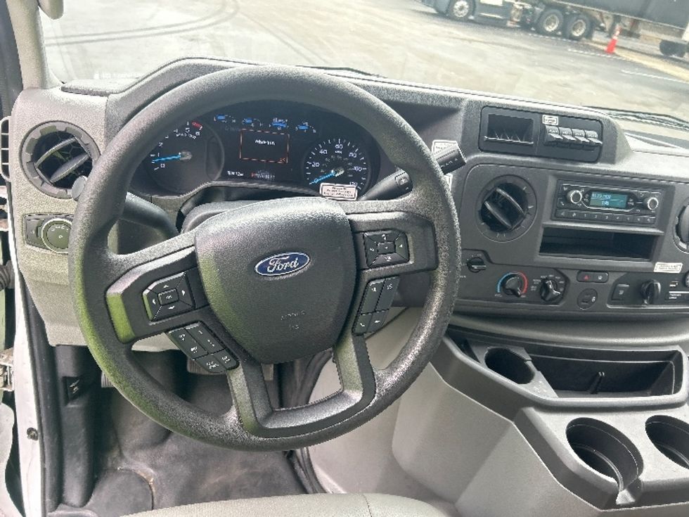 Light Duty Box Truck-Light and Medium Duty Trucks-Ford-2022-E350-Louisville-KY-110,813\n\t\tmiles-$ 27,750 - Image 18