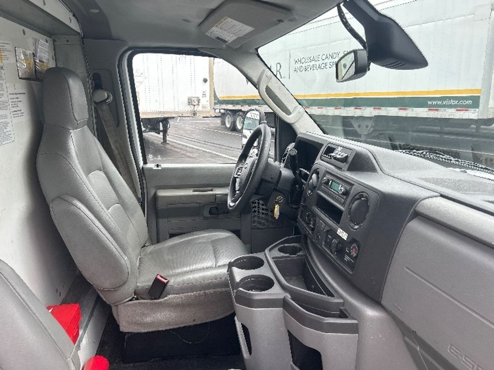 Light Duty Box Truck-Light and Medium Duty Trucks-Ford-2022-E350-Louisville-KY-110,813\n\t\tmiles-$ 27,750 - Image 22