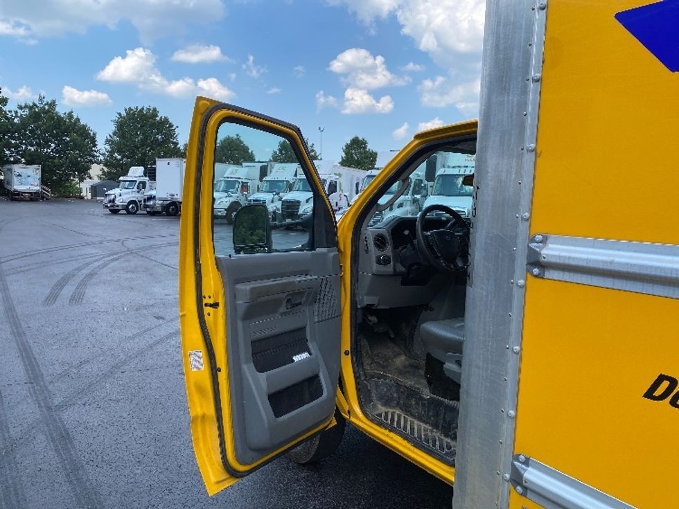 Light Duty Box Truck-Light and Medium Duty Trucks-Ford-2022-E350-Louisville-KY-112,073\n\t\tmiles-$ 23,250 - Image 15