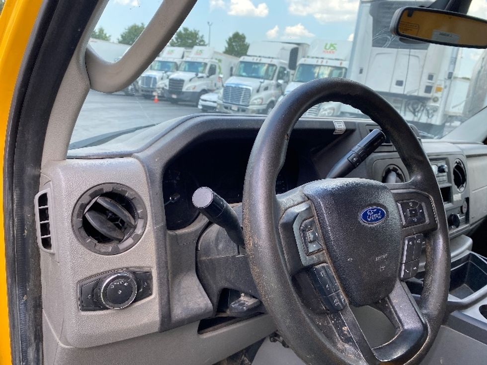 Light Duty Box Truck-Light and Medium Duty Trucks-Ford-2022-E350-Louisville-KY-112,073\n\t\tmiles-$ 23,250 - Image 16