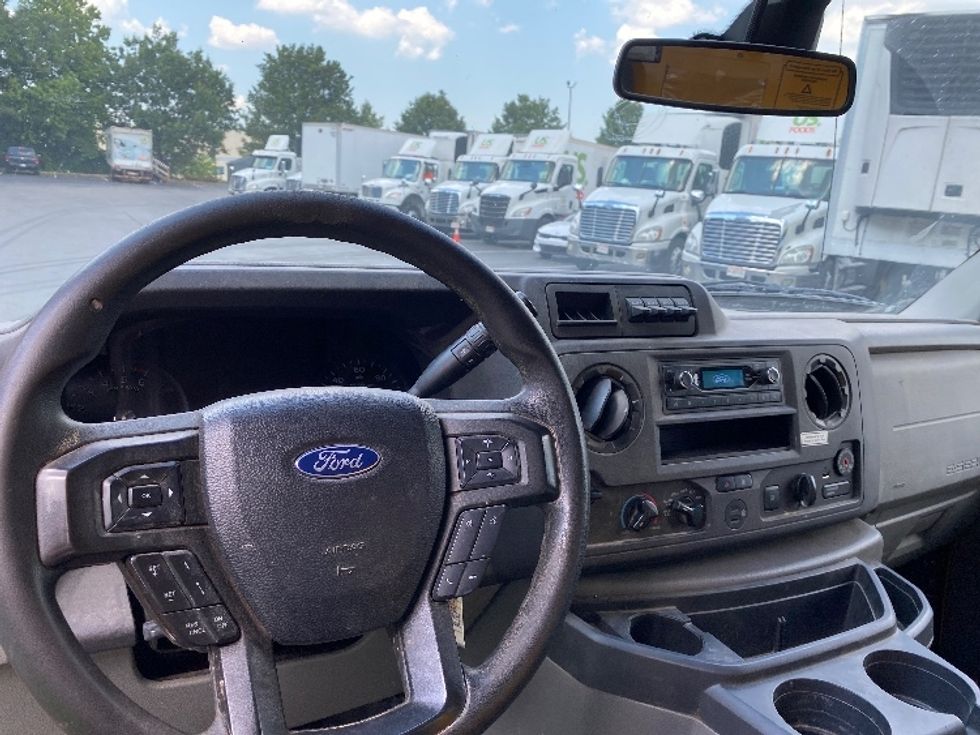 Light Duty Box Truck-Light and Medium Duty Trucks-Ford-2022-E350-Louisville-KY-112,073\n\t\tmiles-$ 23,250 - Image 17