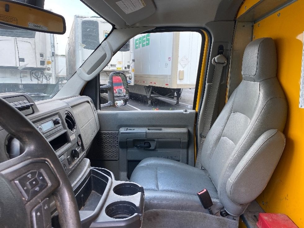 Light Duty Box Truck-Light and Medium Duty Trucks-Ford-2022-E350-Louisville-KY-112,073\n\t\tmiles-$ 23,250 - Image 18