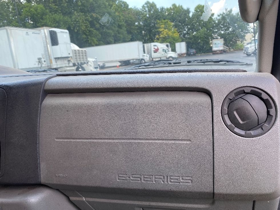 Light Duty Box Truck-Light and Medium Duty Trucks-Ford-2022-E350-Louisville-KY-112,073\n\t\tmiles-$ 23,250 - Image 20