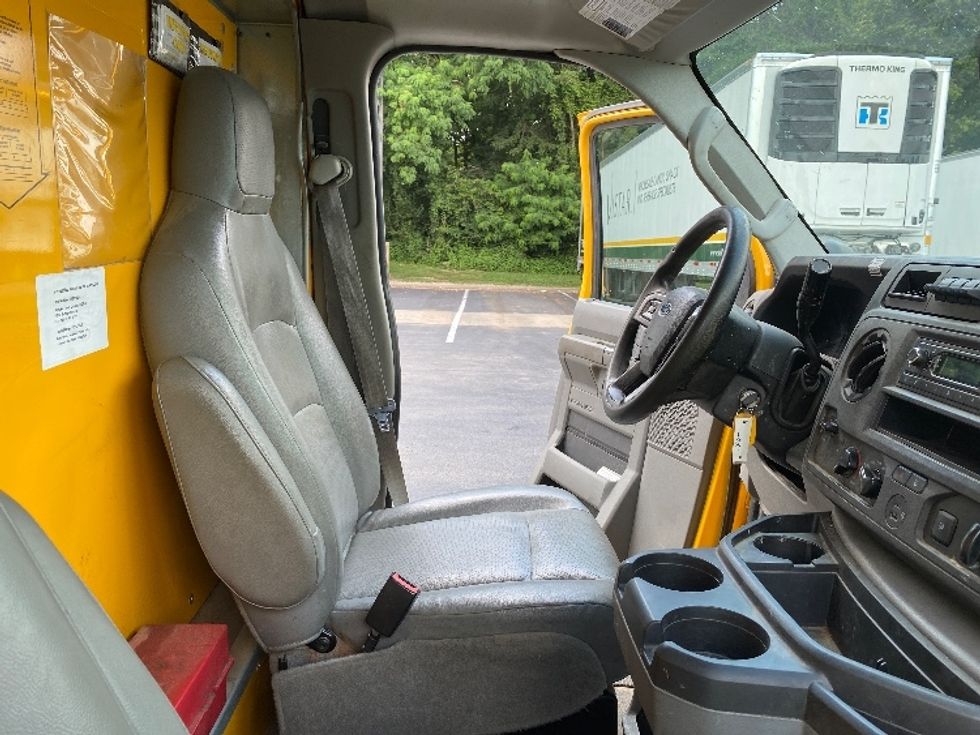 Light Duty Box Truck-Light and Medium Duty Trucks-Ford-2022-E350-Louisville-KY-112,073\n\t\tmiles-$ 23,250 - Image 21